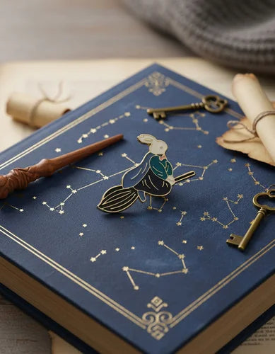 Pin Metálico Conejo Hechicero Volando en Escoba