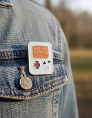 Pin Metálico Consola Retro Carita Feliz