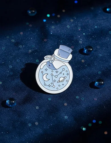 Pin Metálico Constelación en Botella