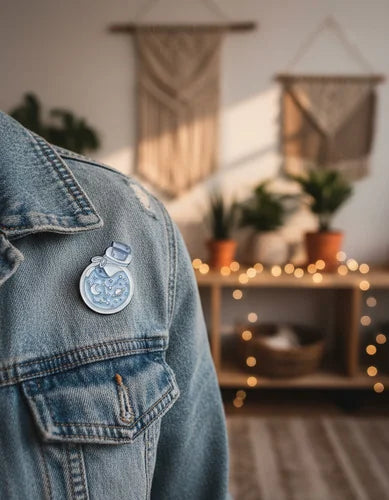 Pin Metálico Constelación en Botella