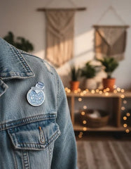 Pin Metálico Constelación en Botella