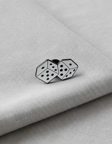 Pin Metálico Dados de la Suerte Oogie Boogie