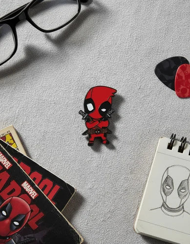 Pin Metálico Deadpool Espadas