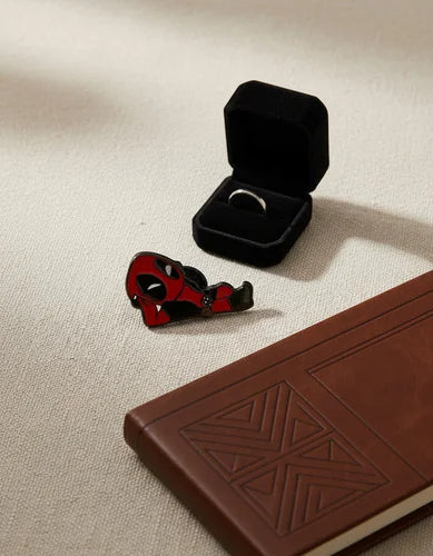 Pin Metálico Deadpool Relax