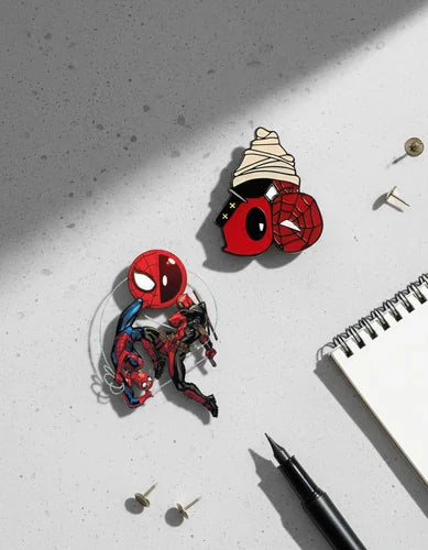 Pin Metálico Deadpool y Spider-Man Atrapados