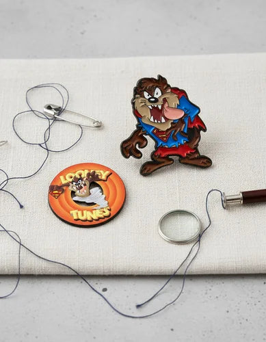 Pin Metálico Demonio de Tasmania Superman