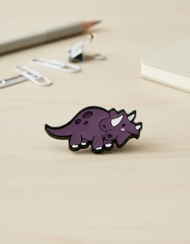 Pin Metálico Dinosaurio Triceratops