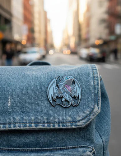 Pin Metálico Dragón Blanco de Ojos Azules