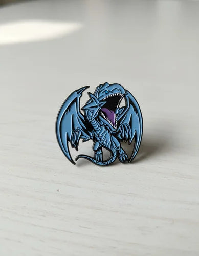 Pin Metálico Dragón Blanco de Ojos Azules