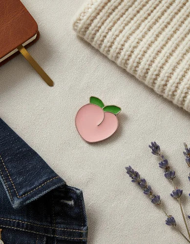 Pin Metálico Durazno Rosa Kawaii