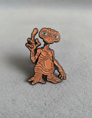 Pin Metálico E.T. Clásico
