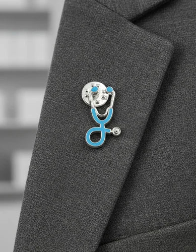 Pin Metálico Estetoscopio Azul Cielo Plateado