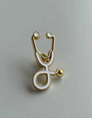 Pin Metálico Estetoscopio Blanco Dorado