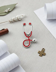 Pin Metálico Estetoscopio Rojo Plateado