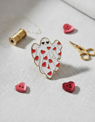 Pin Metálico Fantasma Enamorado