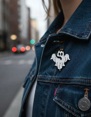 Pin Metálico Fantasma y Gatito Asustando