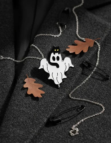 Pin Metálico Fantasma y Gatito Asustando