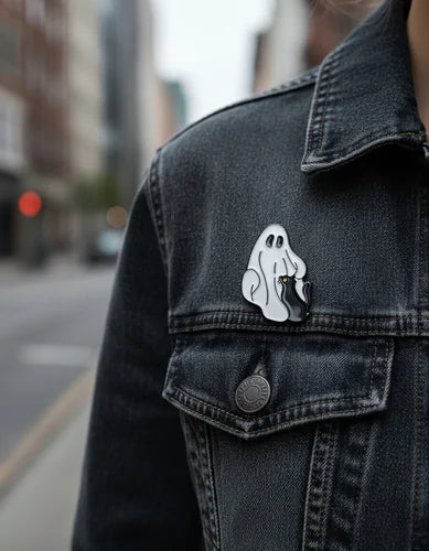 Pin Metálico Fantasma y Gatito Caricia