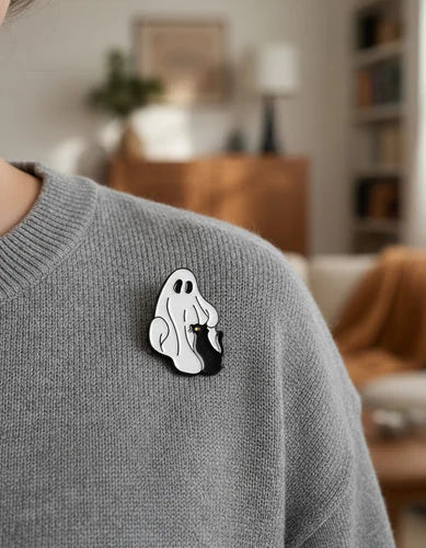 Pin Metálico Fantasma y Gatito Caricia