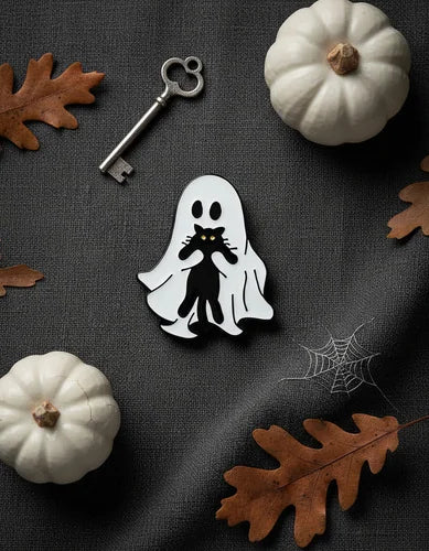 Pin Metálico Fantasma y Gatito Sostenido