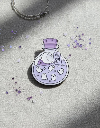Pin Metálico Fantasmas en Botella
