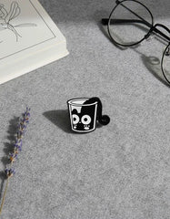 Pin Metálico Gatito Asomado en Vaso