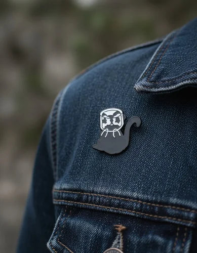 Pin Metálico Gatito Atrapado en Vaso