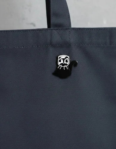 Pin Metálico Gatito Atrapado en Vaso