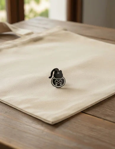 Pin Metálico Gatito en Acuario