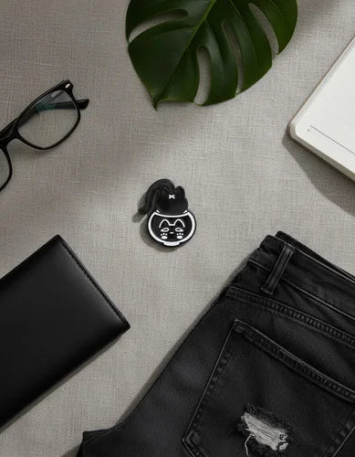 Pin Metálico Gatito en Acuario