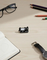 Pin Metálico Gatito en Bandeja