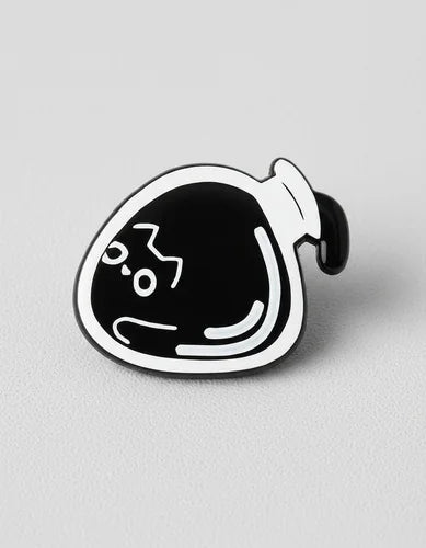 Pin Metálico Gatito en Botella