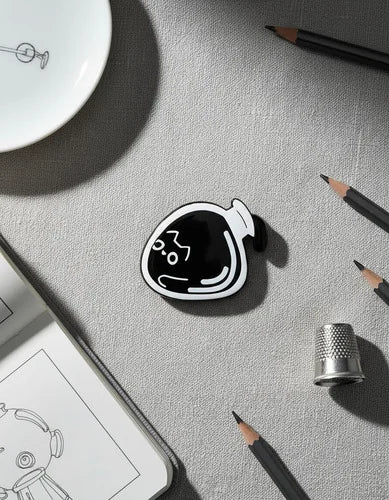 Pin Metálico Gatito en Botella