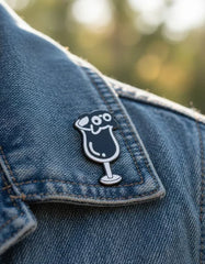 Pin Metálico Gatito en Copa