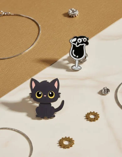 Pin Metálico Gatito en Copa