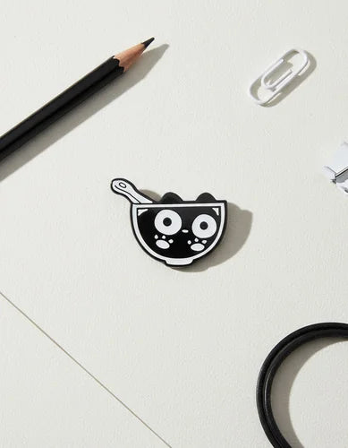 Pin Metálico Gatito en Cuenco