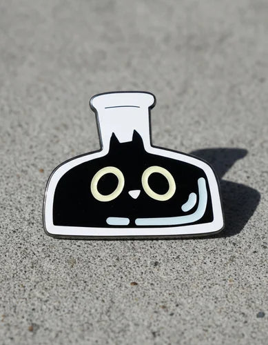 Pin Metálico Gatito en Erlenmeyer