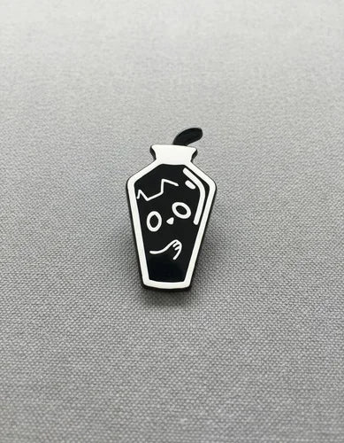 Pin Metálico Gatito en Jarrón