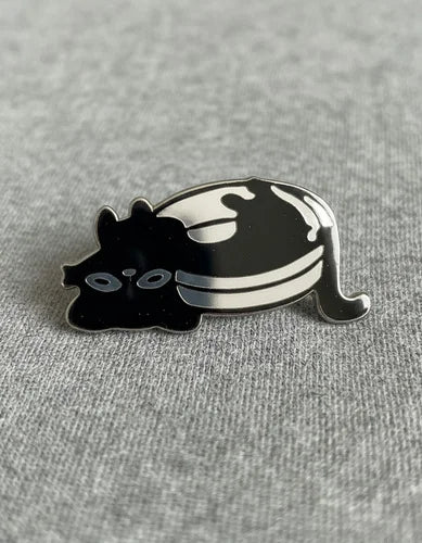 Pin Metálico Gatito en Plato