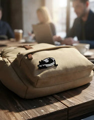 Pin Metálico Gatito en Plato