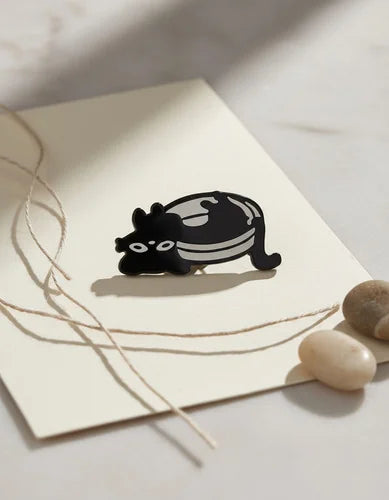 Pin Metalico Gatito en Plato