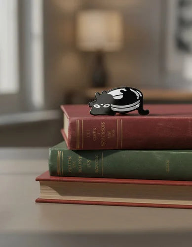 Pin Metálico Gatito en Plato