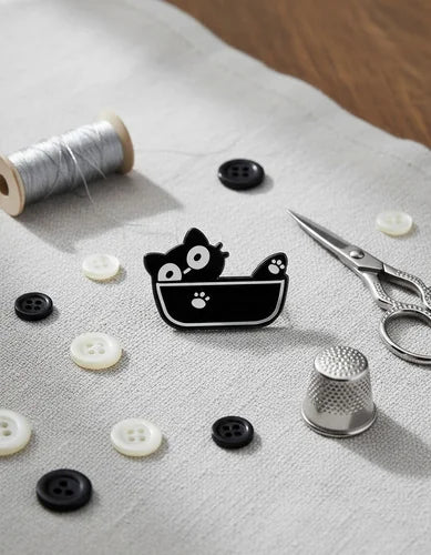 Pin Metálico Gatito en Taza