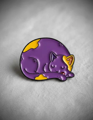 Pin Metálico Gato Púrpura