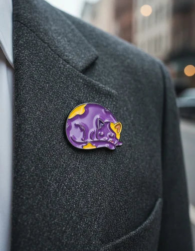 Pin Metálico Gato Púrpura