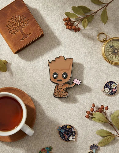 Pin Metálico Groot Hacha