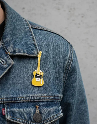 Pin Metálico Guitarra Eléctrica Amarilla Retro