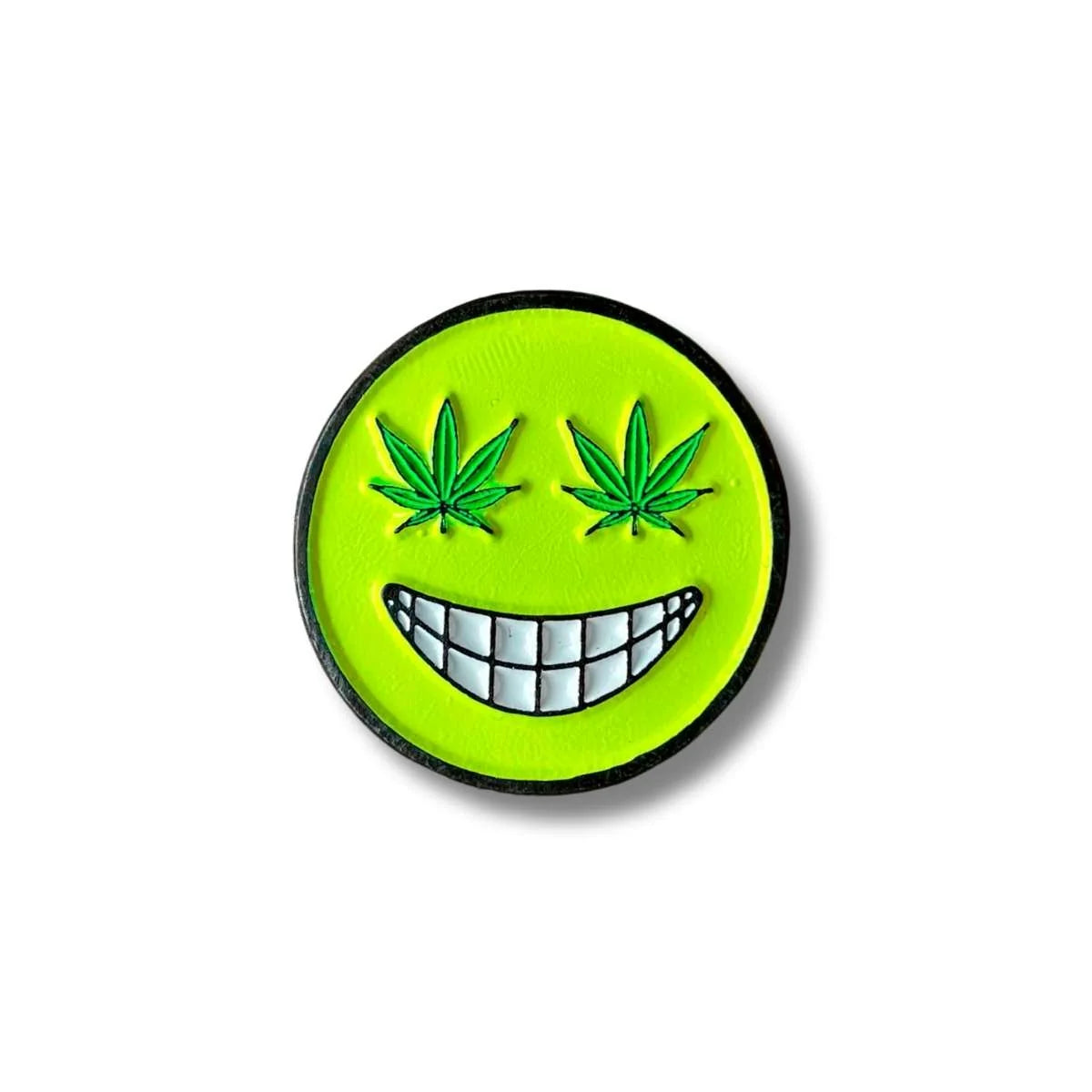 Pin Metálico Happy Weed Face Sonriendo