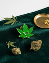 Pin Metálico Happy Weed Hoja