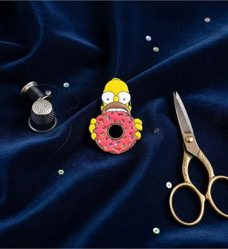 Pin Metálico Homero Dona